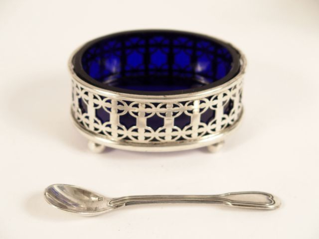MAPPIN AND WEBB. Garniture de table en argent comprenant deux différen