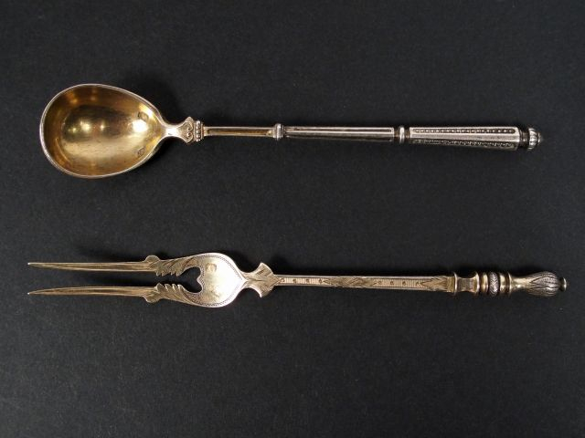 Une cuillère en vermeil signée Puiforcat et une fourchette en argent, 