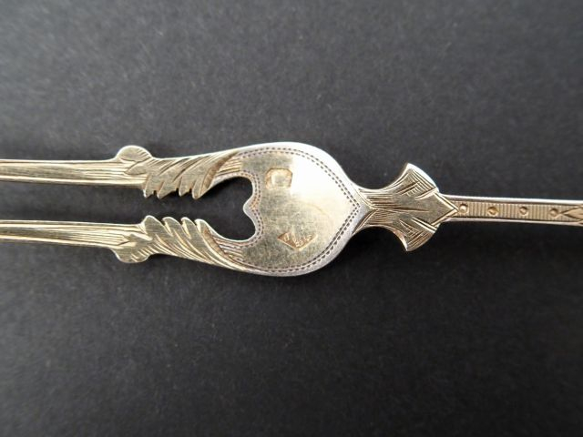 Une cuillère en vermeil signée Puiforcat et une fourchette en argent, 