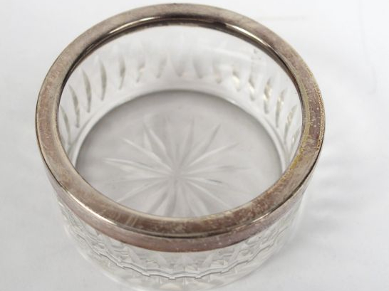 Paire de salières en cristal et argent, avec leurs pelles en argent , 