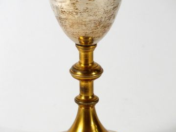 Patène et petit calice en vermeil, poinçon Minerve, pied du calice en 