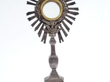 Ostensoir de style Baroque en bronze argenté et vitre ronde encadrée d