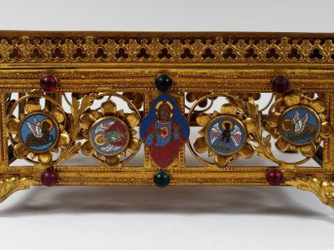 Lutrin en métal doré, émaux closonnés à décor du Christ en majesté ent