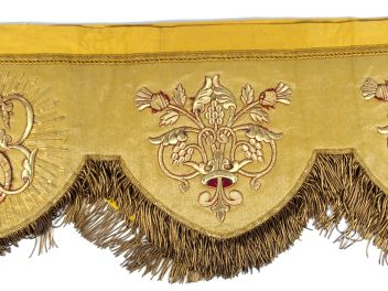 Garniture d'autel en soie or. broderie en or et écarlate aux chardons 