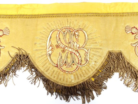 Garniture d'autel en soie or. broderie en or et écarlate aux chardons 