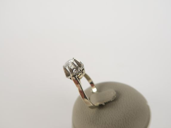 CC-Solitaire demi taille de 0,90 cts environ en or blanc et platine