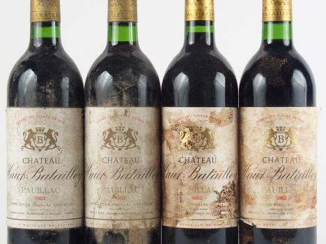 4 BOUTEILLES CHÂTEAU HAUT BATAILLEY GCC PAUILLAC - 1982 - BS/ET/1 BG+