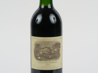 Vente aux enchères 1 BOUTEILLE CHÂTEAU LAFITE ROTHSCHILD 1er GCC PAUILLAC - 1984 - BG+