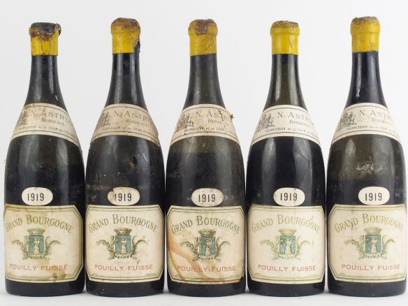 5 BOUTEILLES POUILLY FUISSE - 1919 - NIVEAUX DIVERS BAS/CAPS AB/ELA