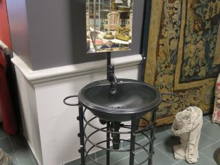 Philippe Starck. Paire de cabinets de toilette Lola Herzburg pour Raps