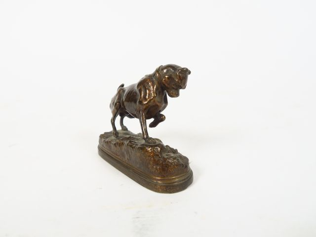 MOIGNIEZ "Chien de chasse à l'arrêt". Sujet en bronze  Signé Dim. 6,5 
