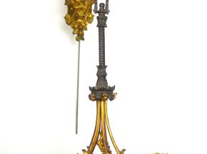 Paire d'appliques à suspensions Restauration en bronze patiné et doré 