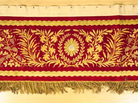 Devant d’autel ou antependium 56cm/150cm, XIXème siècle. Velours de so