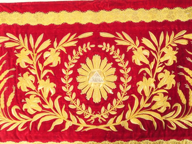 Devant d’autel ou antependium 56cm/150cm, XIXème siècle. Velours de so