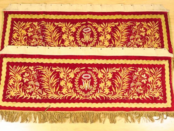 Paire de devants d’autel ou antependium dédiés à la Vierge Marie 56cm/