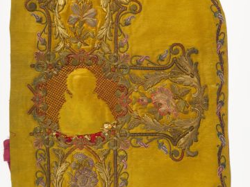 Réunion de 5 documents textiles liturgiques brodés. XXème siècle Circa