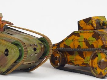 Lot de 2 engins blindés mécaniques dont un Jouet inversable avec solda