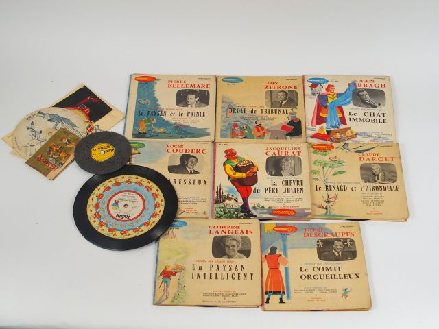 Lot de disques jouets dont disques animés et disques livres de marque 