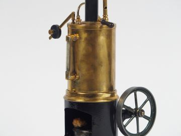 Machine à vapeur verticale début Xxème. avec brûeur, niveau. H. 32 cm 
