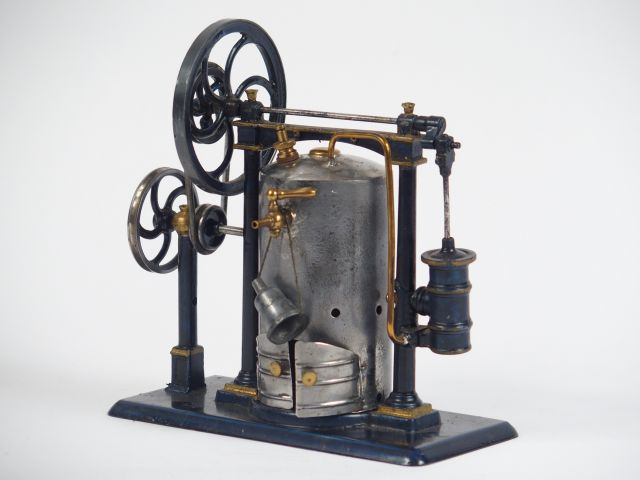 Belle machine à vapeur fin XIXème de marque CR. H. 18 cm (restauration