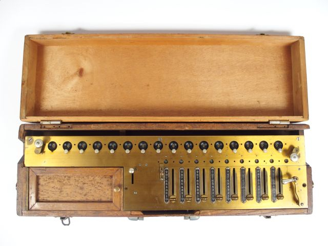 Arithmomètre. Machine à calculer série 3001 de Louis Payen, totaliseur