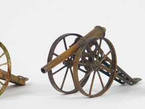 Lot de 3 canons jouets en état d'usage dont un de marque SR, le plus g