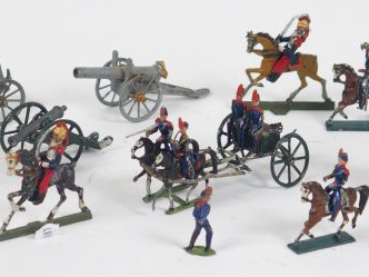 Lot de soldats demi rondebosse de petite échelle : 10 pièces environ