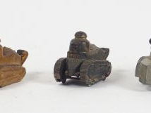 Lot de 5 blindés en métal moulé d'un seul bloc échelle approximative 1