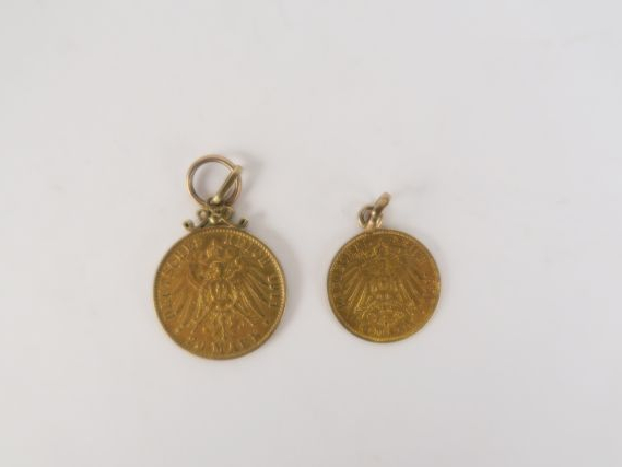 Pièce de 20 marks et une pièce de 10 marks en or, les deux montées en 