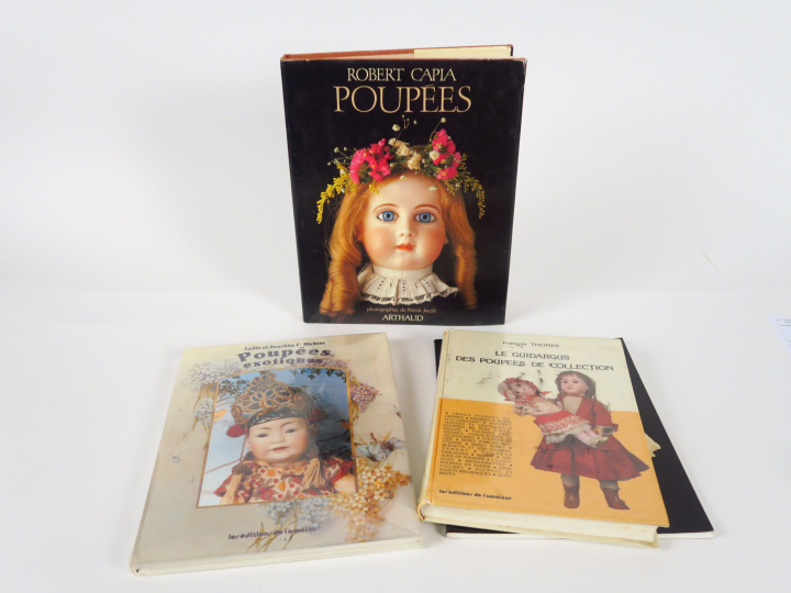 Lot de 4volumes sur les poupées dont :  - Poupées exotiques Editions d