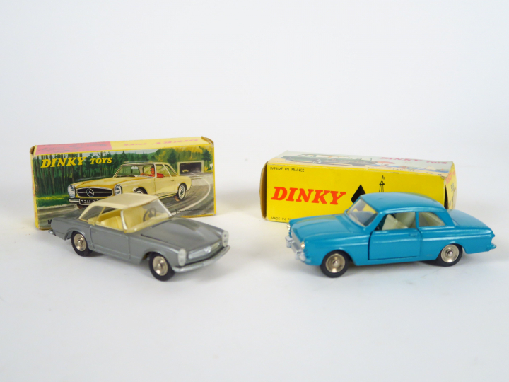 Lot de 2 miniatures Dinky Toys au 1/43e dont : - Ford Taunus ref. 538 
