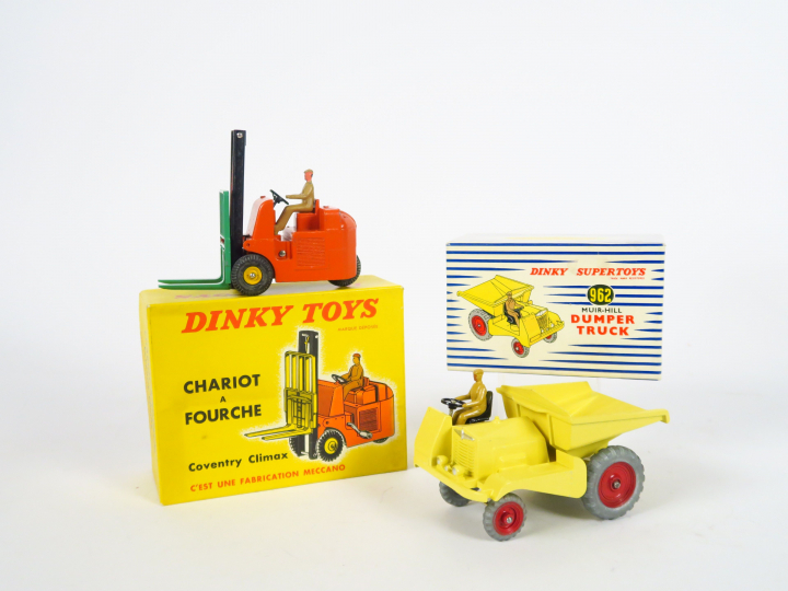 Lot de 2 Dinky Toys :  - Supertoys ref. 962 Muir Hill, très bel état, 