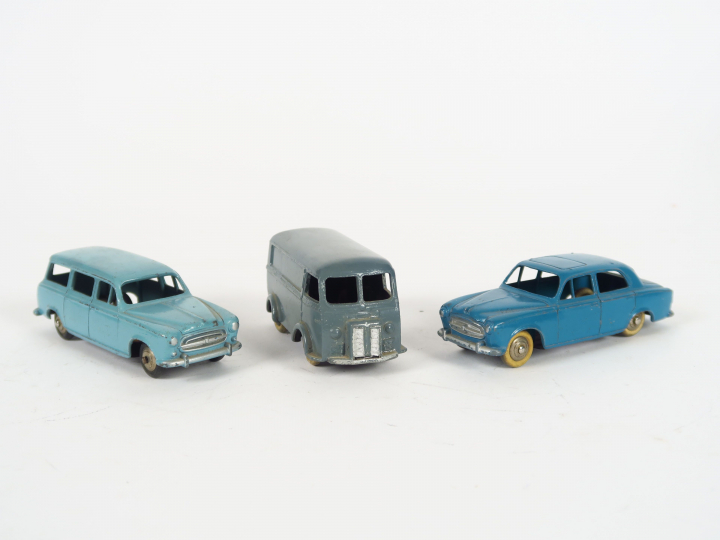 Lot de 3 miniatures Dinky Toys, sans boite d'origine - Peugeot 403 ref