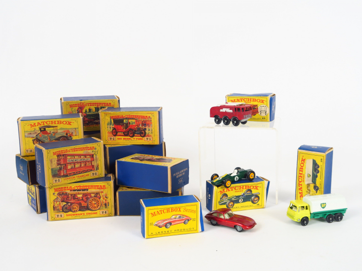Matchbox Series. Lot de 4 miniatures en boite dont Jaguar type E ref. 
