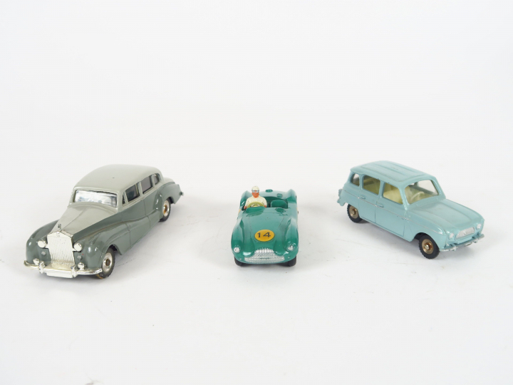 Lot de 3 miniatures Dinky Toys 1/43e bel état d'usage : - Rolls royce 