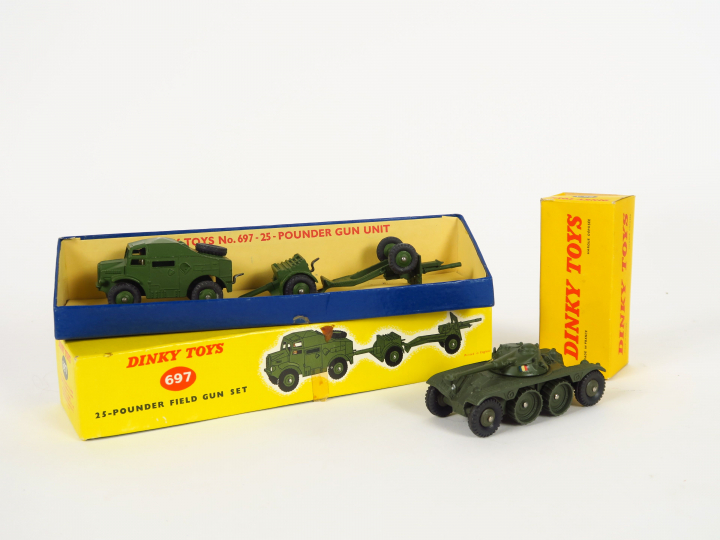Lot de 2 miniatures Dinky Toys :  - Pounder Field ref 697-25. gun set,