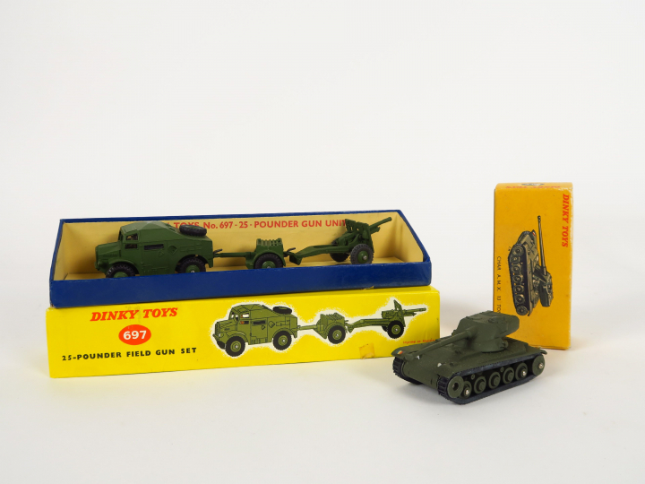 Lot de 2 miniatures Dinky Toys :  - Pounder field gun set ref. 697, tr