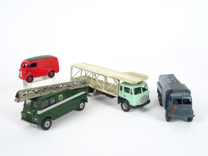 Lot de miniatures Dinky Toys en état d'usage dont :  - Pressure Refoel