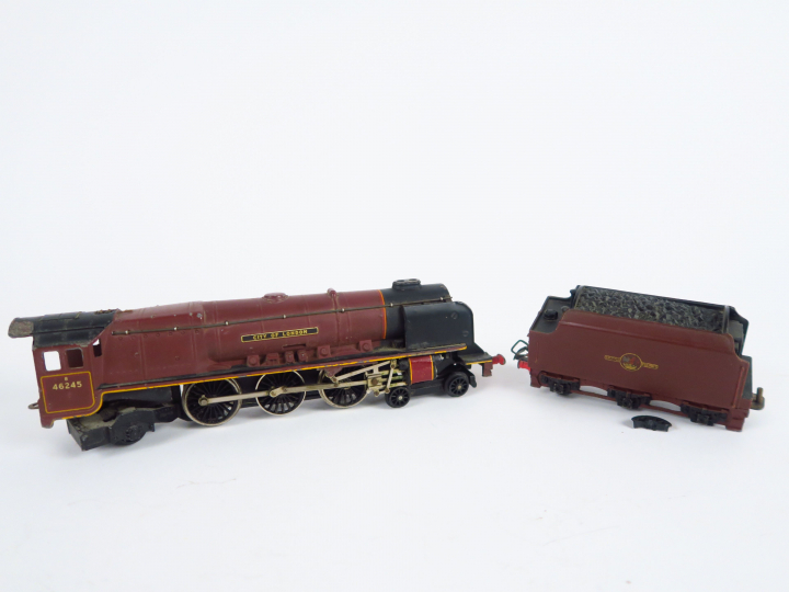 Locomotive et Tender Hornby Dublo (une roue cassée)