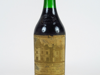 Vente aux enchères 1 BOUTEILLE CHÂTEAU HAUT BRION 1er GCC GRAVES - 1979 - 2,5 CM/ET