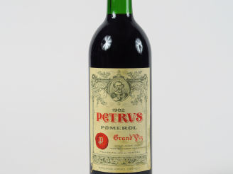 Vente aux enchères 1 BOUTEILLE PETRUS POMEROL - 1982 - BG+/ETLD