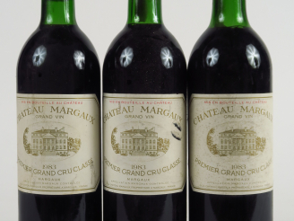 Vente aux enchères 3 BOUTEILLES CHATEAU MARGAUX 1er GCC MARGAUX - 1983 - 1 BG/2 LB/1 CAPS