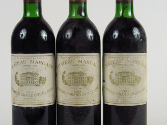 Vente aux enchères 3 BOUTEILLES CHATEAU MARGAUX 1er GCC MARGAUX - 1983 - 3 LB/3 CAPS CORR