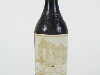 Vente aux enchères 1 BOUTEILLE CHÂTEAU HAUT BRION 1er GCC GRAVES - 1986 - 1,5 CM/EF