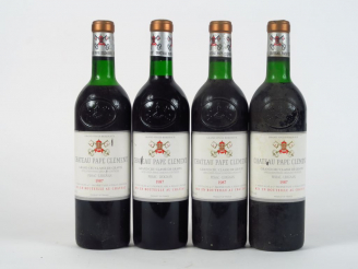 Vente aux enchères 4 BOUTEILLES CHÂTEAU PAPE CLEMENT CC GRAVES - 1987 - 2 BG/1 LB/1 HEP/1