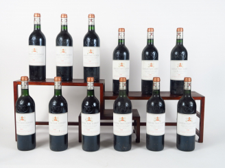 Vente aux enchères 12 BOUTEILLES CHÂTEAU PAPE CLEMENT CC GRAVES - 1989 - 4 BG