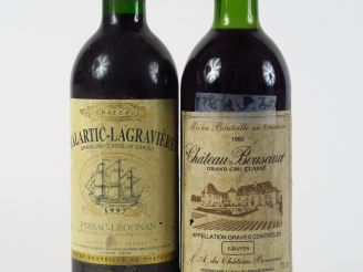 Vente aux enchères 2 BOUTEILLES CC GRAVES : 1 CHÂTEAU BOUSCAUT 1982 LB/EA - 1 MALARTIC LA