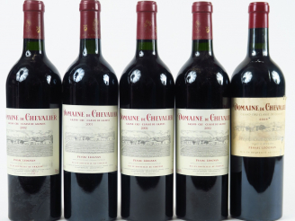 Vente aux enchères 5 BOUTEILLES DOMAINE DE CHEVALIER GCC GRAVES - 1 de 2001/3 de 2002/1 d