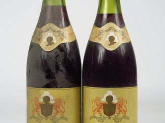 Vente aux enchères 2 BOUTEILLES MOULIN A VENT CAVES COMMENSAL - 1969 - 3 CM