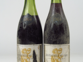 Vente aux enchères 2 BOUTEILLES CHATEAUNEUF DU PAPE ROSSIGNEUX - 1964 - 1 à 2,5 CM/1 à 6 